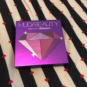 Huda Amethyst Obsessions eyeshadow palette